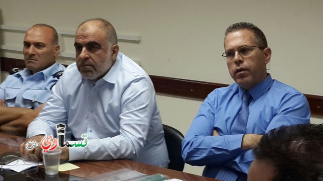   فيديو: وزير الأمن الداخلي جلعاد اردان  في زيارة لبلدية ام الفحم والاهالي  أنت عنصري ويدك ملطخة بالدماء  